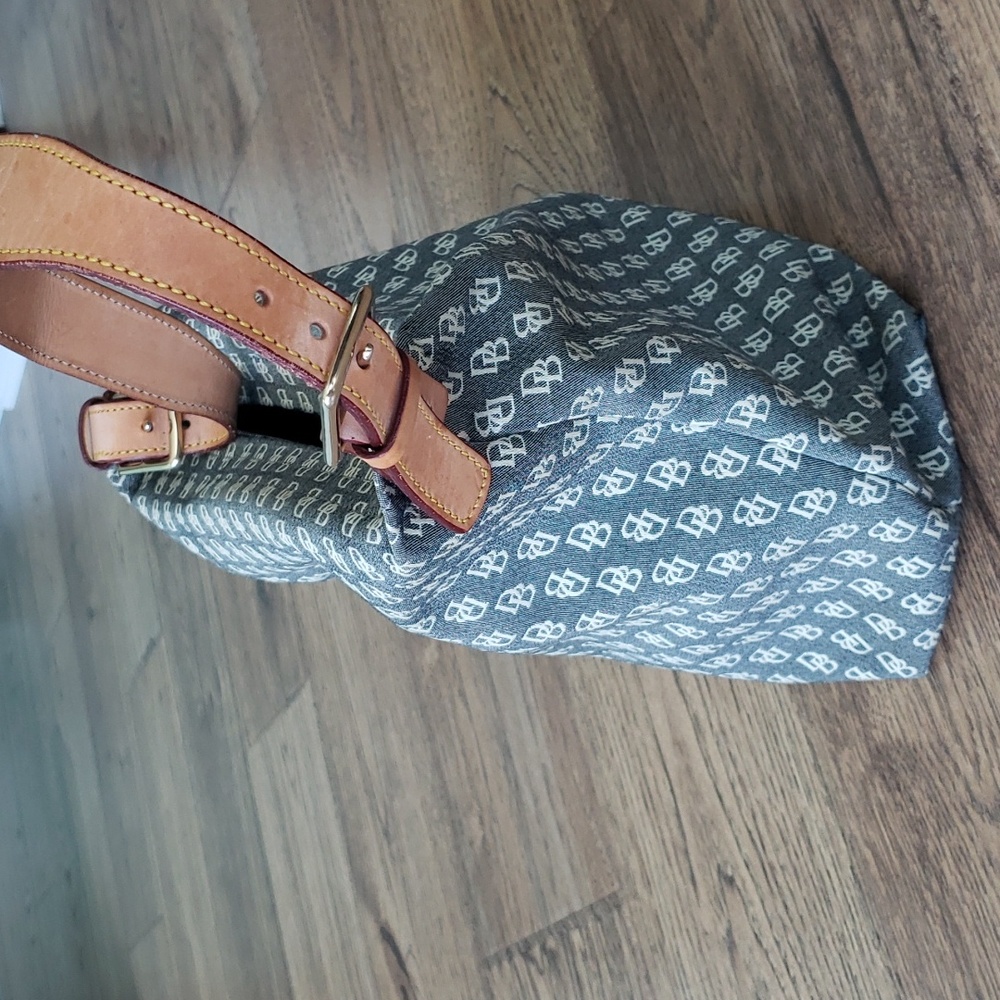 Dooney & Bourke - Picture 4 of 13